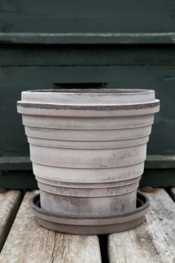 Bergs Potter Planet Pot With Saucer Grey Ø16 Cm -Sunny Garden Shop bergs potter planet pot with saucer grey 2