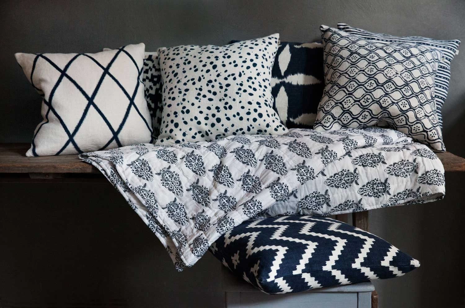 Ikat Sema Cushion 40x60 Cm Outdoor, Blue / Off-white 5 Ikat Sema Cushion 40x60 Cm Outdoor, Blue / Off-white - Image 3