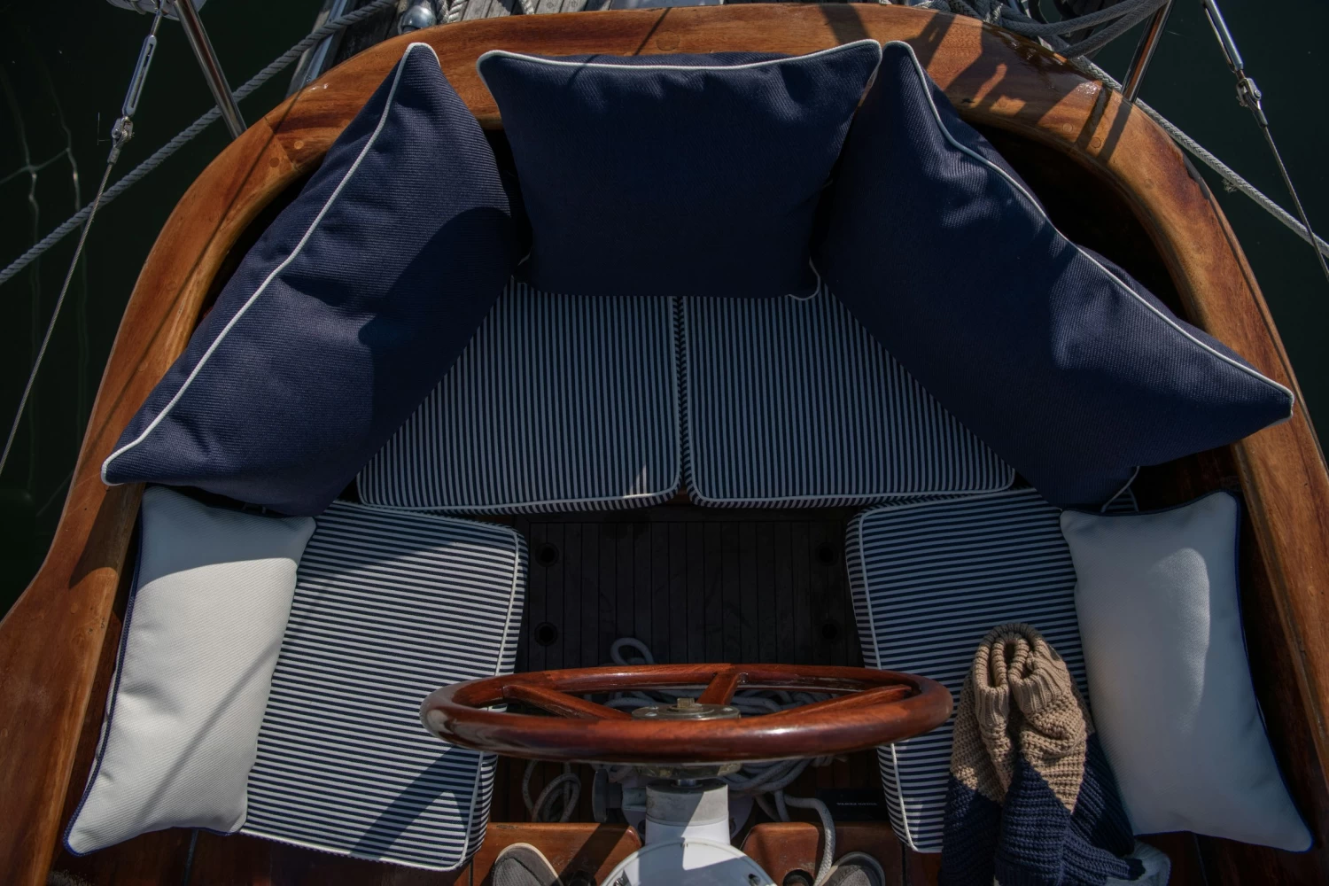 Plain Cushion 40x65 Cm, Navy 5 Plain Cushion 40x65 Cm, Navy - Image 3