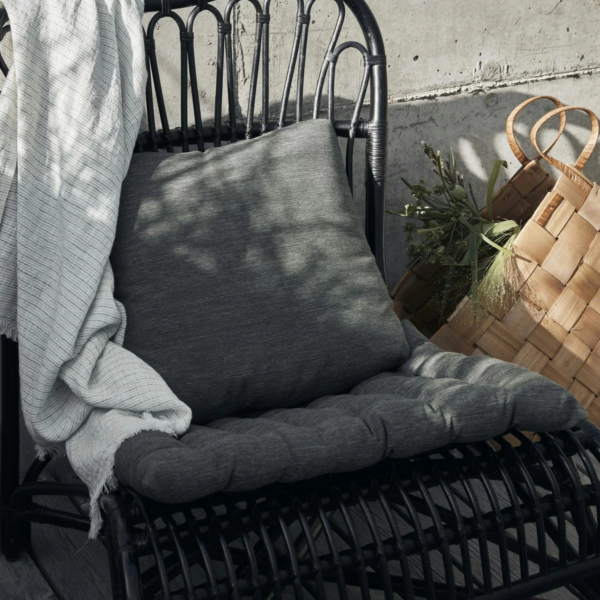 House Doctor Fine Cushion Water Repellent Army Green, 45x45 Cm 4 House Doctor Fine Cushion Water Repellent Army Green, 45x45 Cm - Image 2